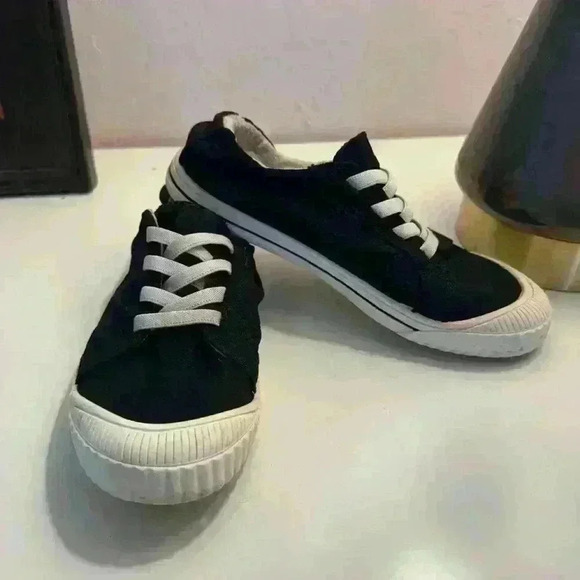 EUC Wonder Nation memory foam kids slip on sneakers size 4 - Picture 1 of 4